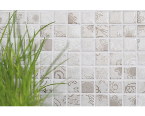 Čtvercové mozaikové dlaždice se vzorem