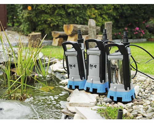 Několik kalových čerpadel for.q na okraji rybníka