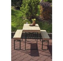 Sada dřevěného pivního stolu na zahradě