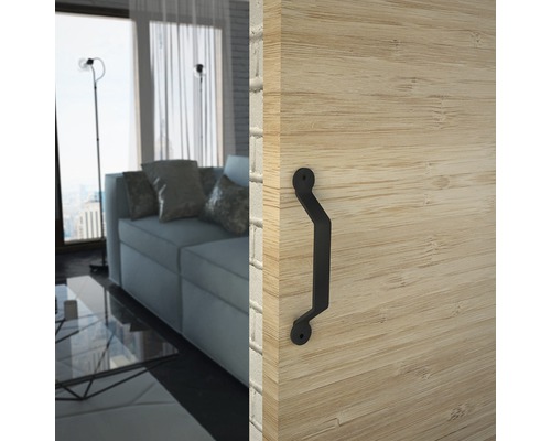 Posuvná dveřní rukojeť na dřevěných dveřích v obývacím pokoji