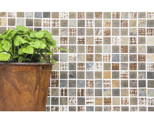 Mozaiková stěna s hrnkovou rostlinou