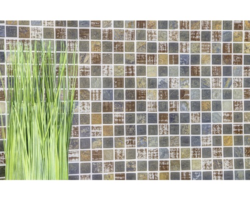 Mozaiková stěna s dekorací