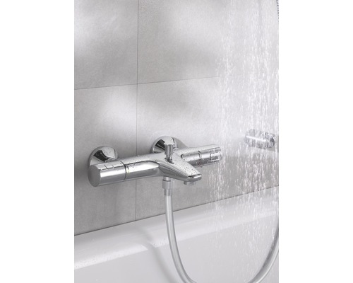 Nástěnná vanová baterie s přípojkou na sprchu a tekoucí vodou