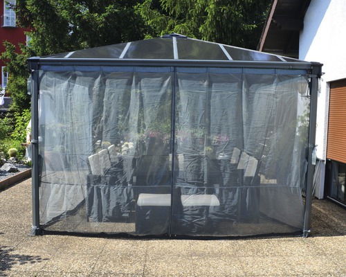 Pavilon s moskytiérou pro ochranu před hmyzem