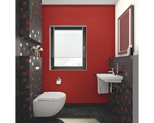 Moderní koupelna s nástěnným WC, umyvadlem a červenými akcenty