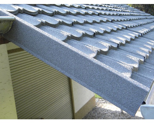 Detail střešních tašek na střeše