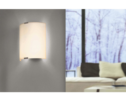 Skleněné nástěnné svítidlo v obývacím pokoji