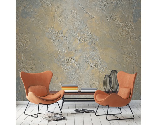 Obývací pokoj se dvěma křesly, konferenčním stolkem a dekorativní úpravou stěn