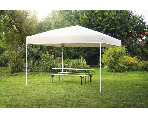 Pavilon s pivním stolem na zahradě