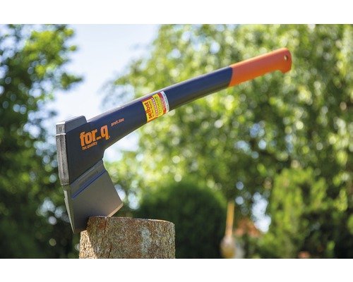 Štípací sekera For-q na pařezu