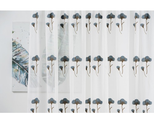 Záclona s modrým květinovým vzorem