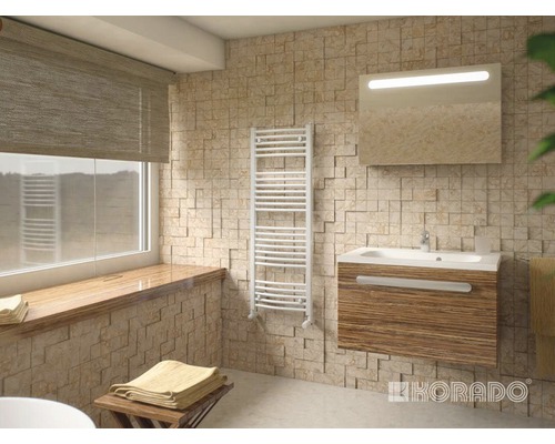 Koupelna s umyvadlem, radiátorem na ručníky a mozaikovou stěnou