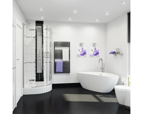 Světlá koupelna se sprchou, vanou, topným žebříkem na ručníky a tmavou dlažbou.