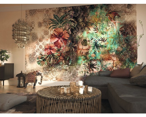 Obývací pokoj s fototapetou s květinovými a džunglovými motivy