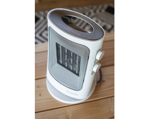 Elektrický ohřívač s kulatou základnou a rukojetí