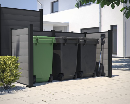 Kontejnerový box se třemi popelnicemi a lopatou