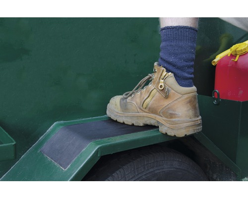 Detail pracovního boty na přívěsu