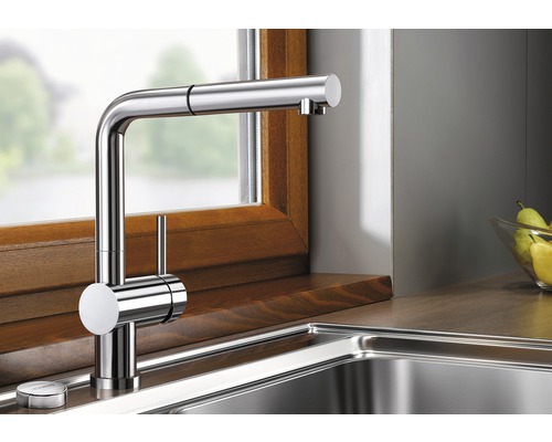 Kuchyňská baterie s výsuvnou sprchou na dřezu