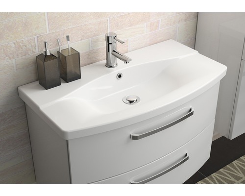 Umyvadlo se skříňkou, vodovodní baterií, dávkovačem mýdla a kelímkem na zubní kartáčky do koupelny