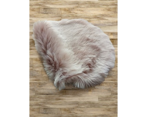 Dekorační kožešina na dřevěné podlaze