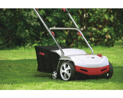 Provzdušňovač trávníku AL-KO na trávníku