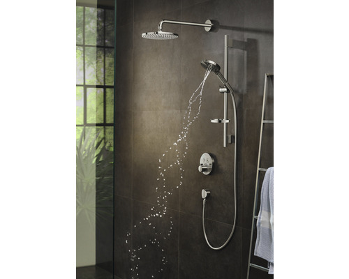 Sprchový systém s horní sprchou, ruční sprchou a termostatickou baterií v koupelně