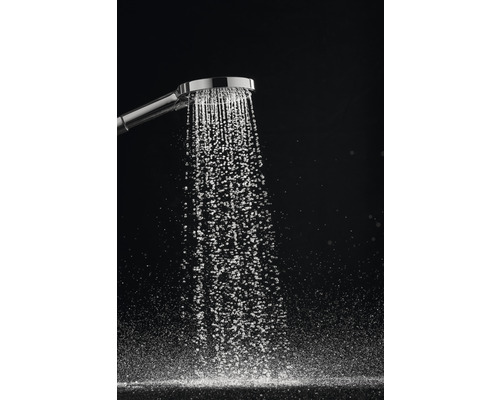 Ruční sprcha v provozu s padající vodou