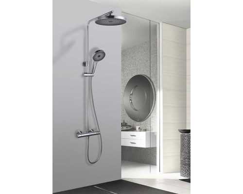 Sprchová armatura s hlavovou a ruční sprchou v koupelně