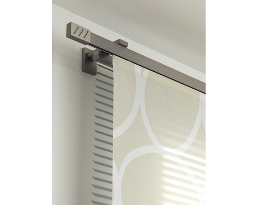 Záclonová tyč s geometrickým vzorem závěsu