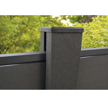 Detail sloupku plotu s koncovým prvkem, vodorovné lišty a plotového dílu