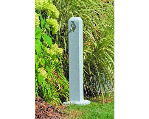 Kamenný zahradní výtokový sloupek s vodovodním kohoutkem