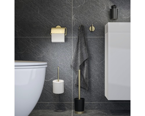 Koupelnová scéna s držákem toaletního papíru, držákem na ručníky, WC kartáčem a umyvadlovou skříňkou