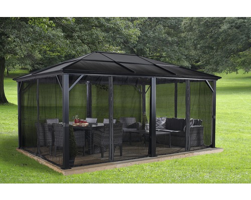 Pavilon se sítí proti komárům na zahradě