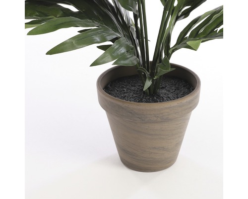 Umělá rostlina v květináči