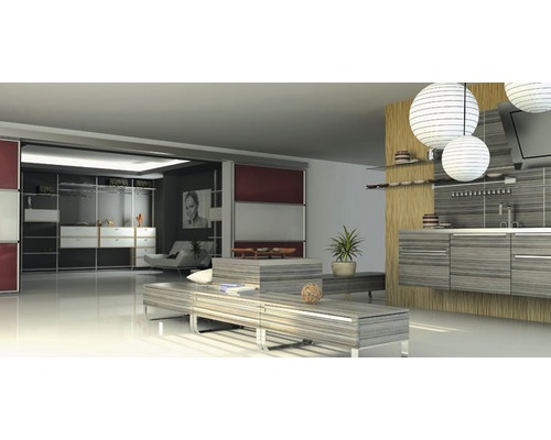 Světlý obývací pokoj s vestavěnou skříní, pohovkou, stolem a dekorací