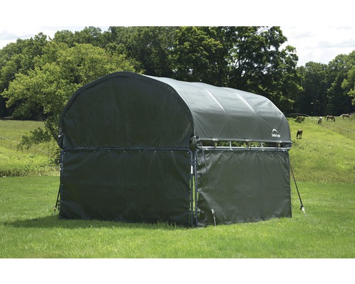 Přístřešek pro koně s látkovou střechou na louce