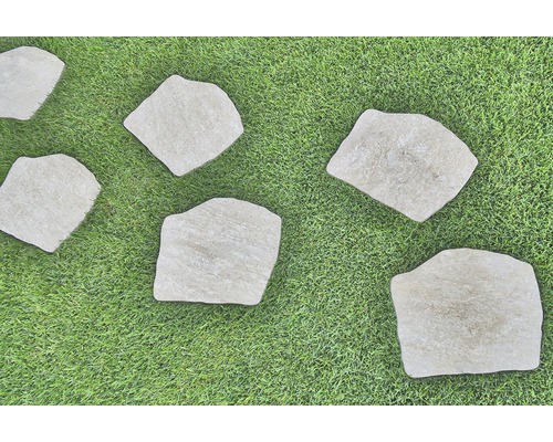 Cesty z přírodního kamene v zahradě