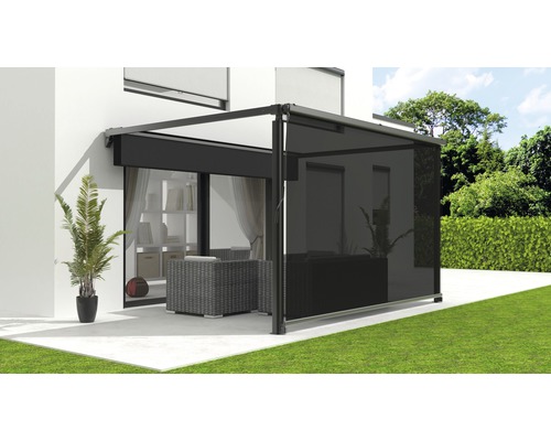 Pergola se stíněním a posezením na terase.
