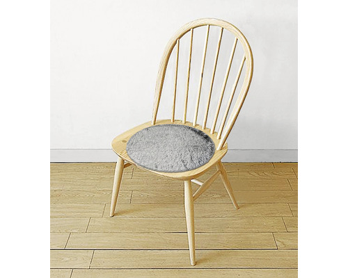 Dřevěná židle s kulatým šedým sedákem