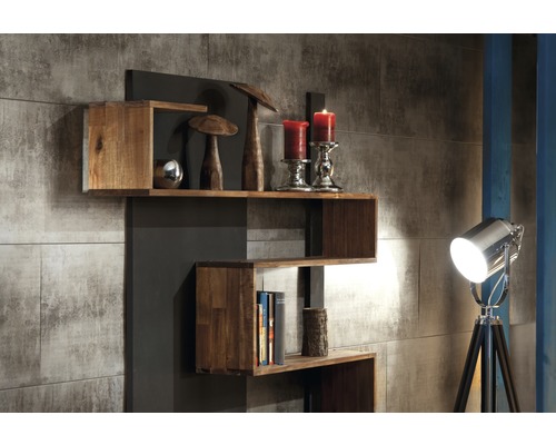 Dekorativní dřevěná nástěnná police s úložnými prostory