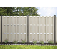 Dřevěný plot s sloupky