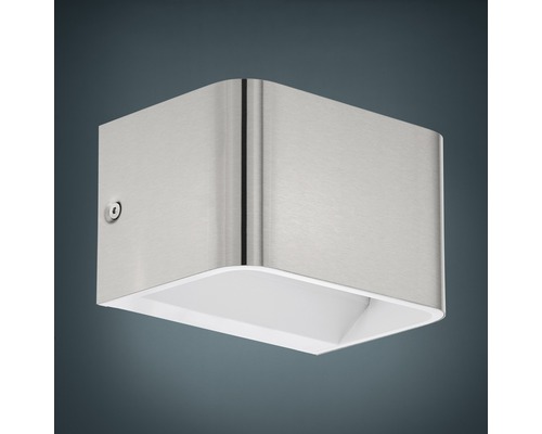 Nástěnné svítidlo z kovu