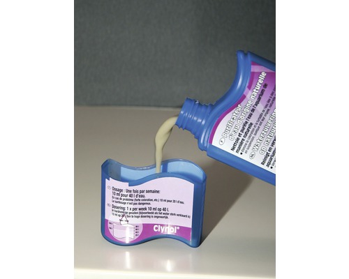 Čistič vody Clynol se nalévá do odměrky