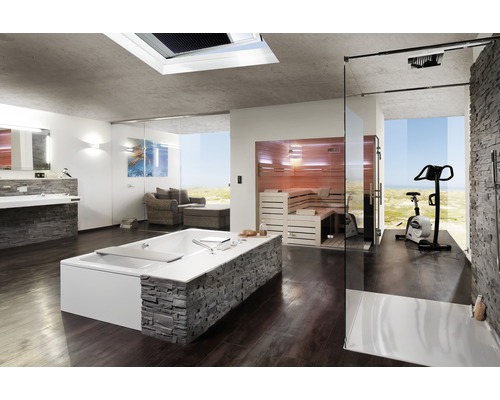 Koupelna s vanou, saunou a cvičebním strojem