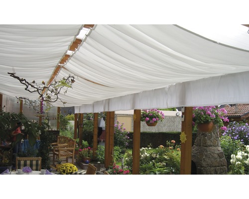 Sluneční plachta na lankové upínání, bez lanka Floracord, PES 140 g/m², bílá 330x140 cm Zahradní altán s látkovou střechou, dřevěnými sloupky a květinami