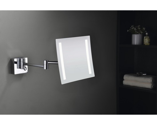 Nástěnné zrcadlo s LED osvětlením a chromovaným ramenem