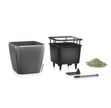 Sada květináčů s vložkou, substrátem, ukazatelem hladiny vody a příslušenstvím