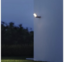 Nástěnný LED reflektor pro venkovní osvětlení