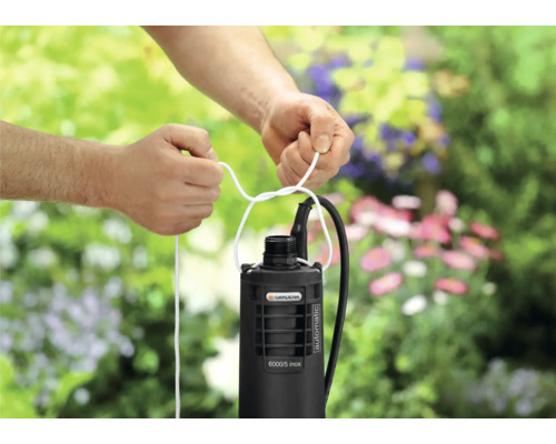 Ponorné tlakové čerpadlo je opatřeno lanem.