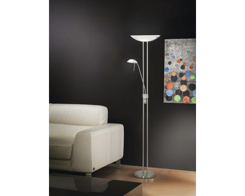 Stojací lampa se čtecí lampou vedle pohovky a obrazu